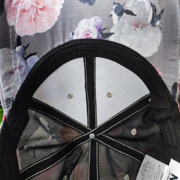 NYC Underground silver cap / hat with flower design woman's - Picture 4 of 5